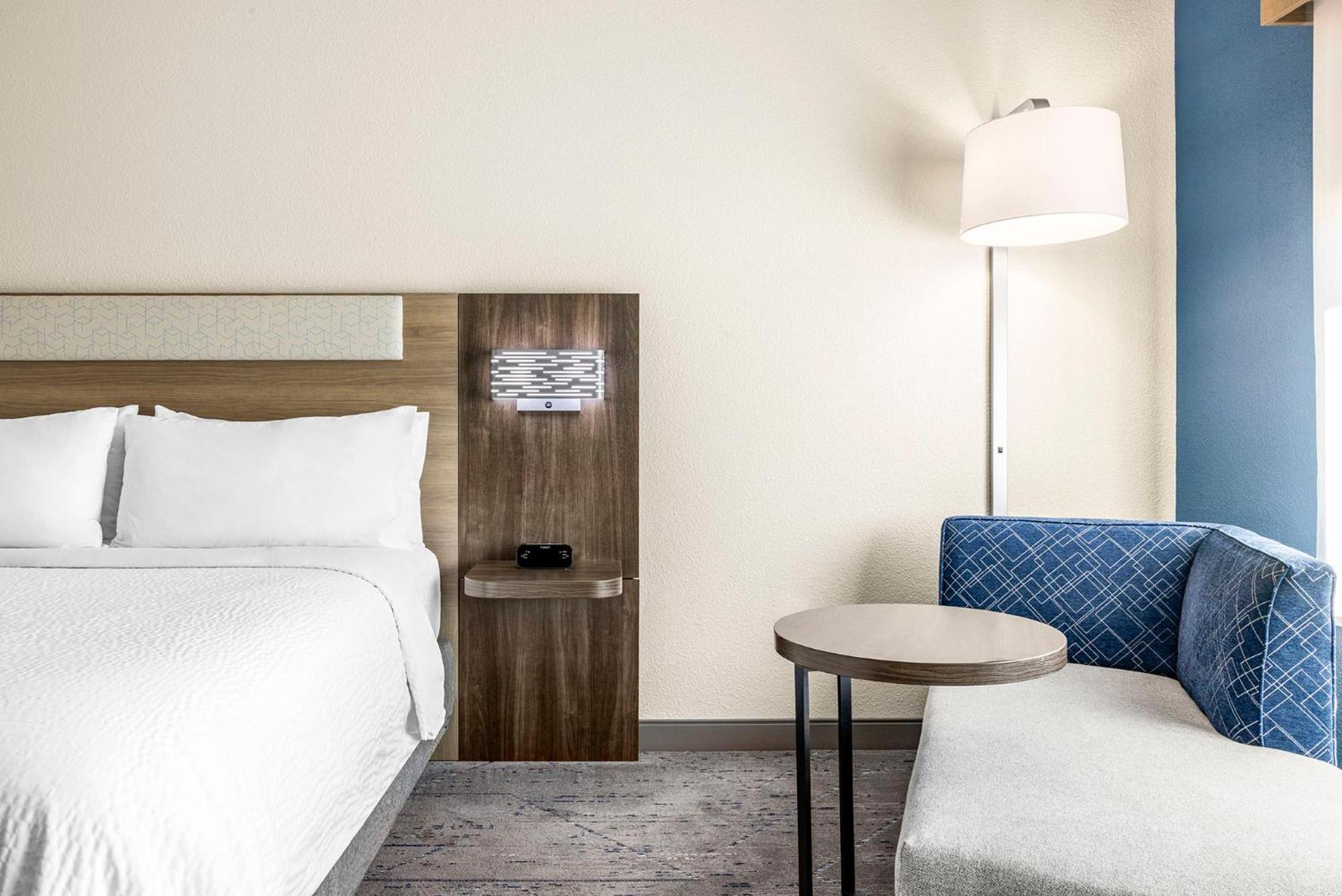 Express & - West - Tolleson By Ihg 2*