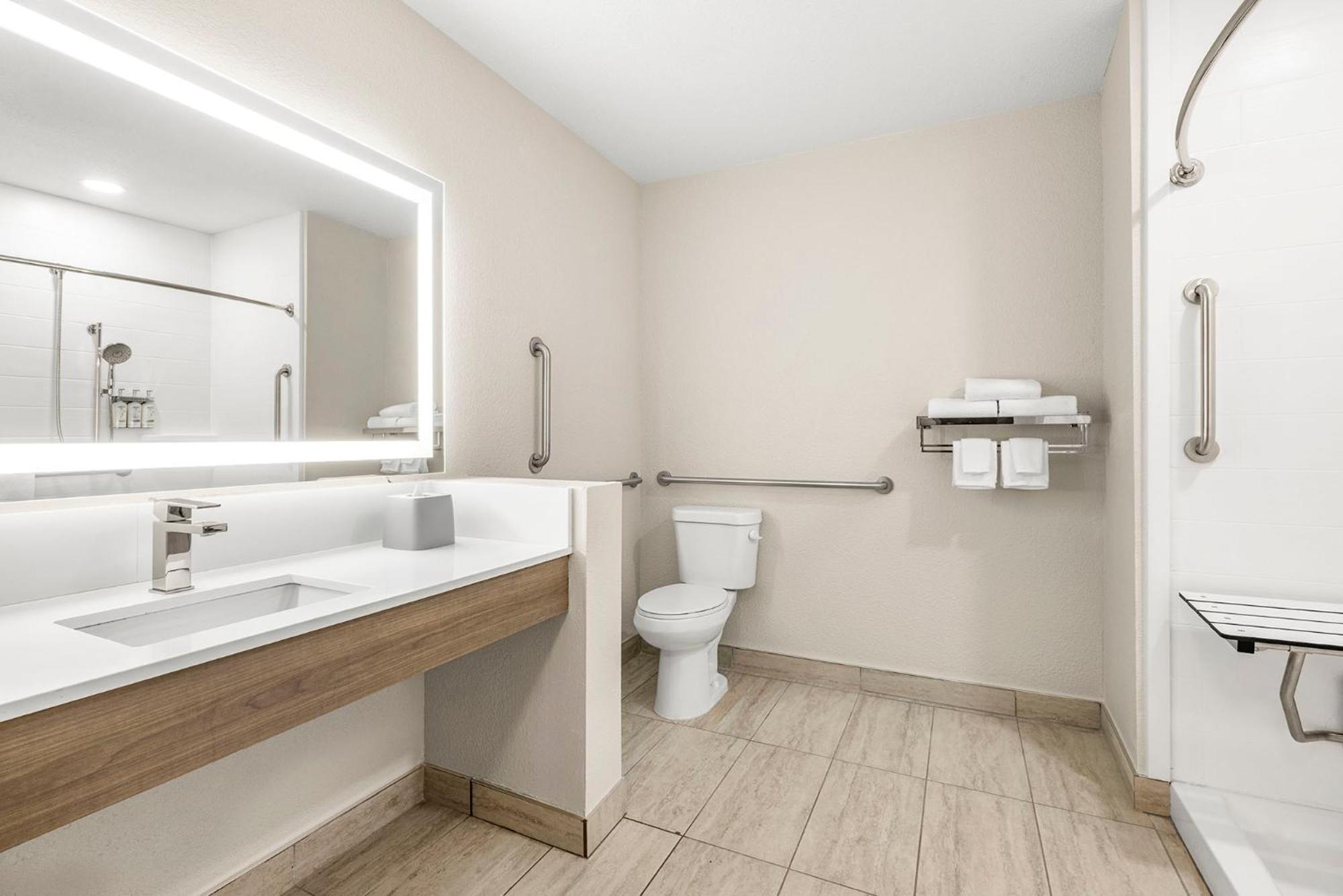 Express & - West - Tolleson By Ihg Hotel 2*